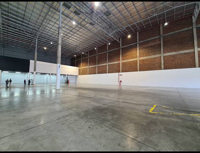 3,954M² WAREHOUSE TO LET IN HALFWAY GARDENS